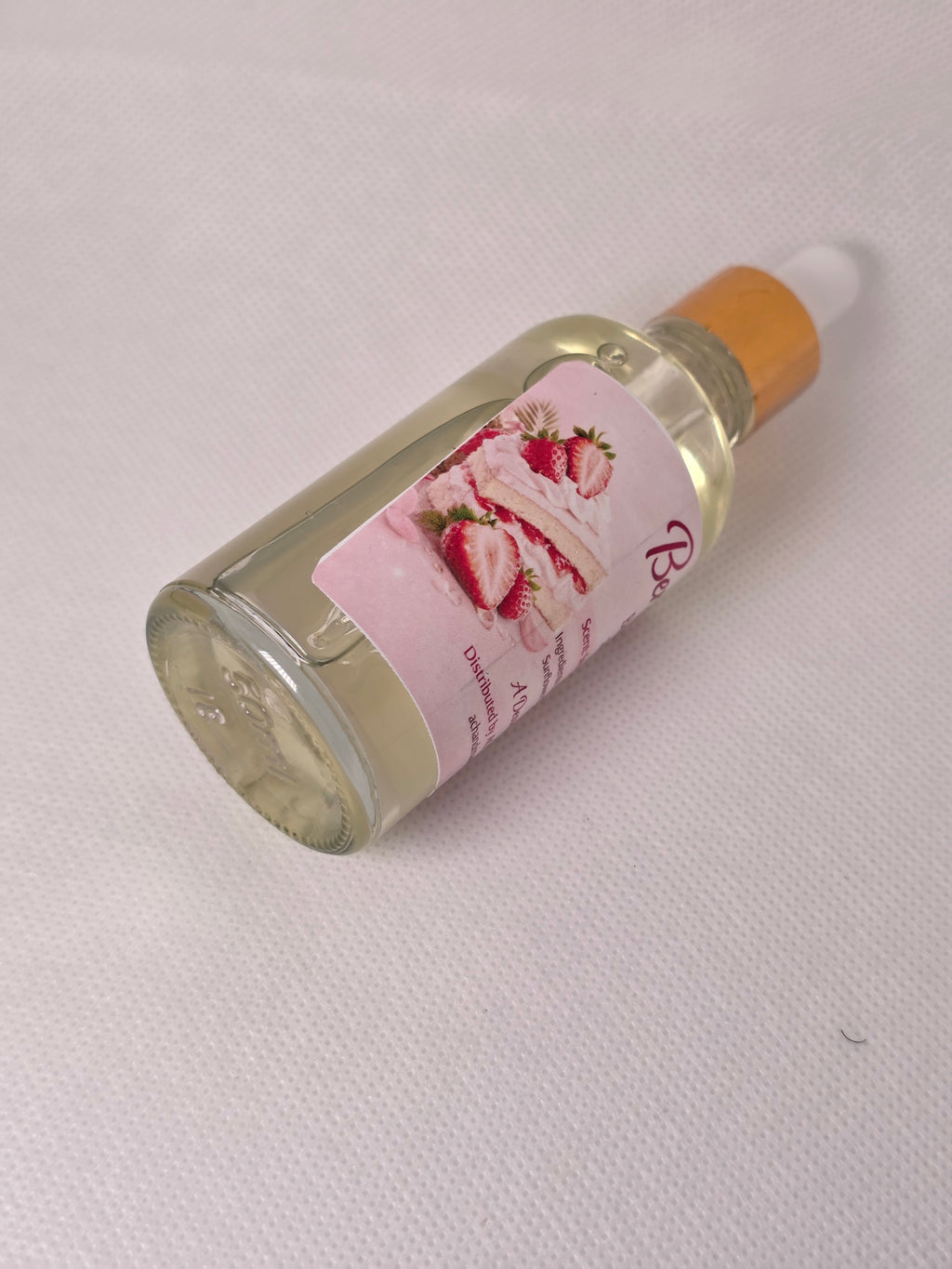Berry Kiss Body Oil (Clear) – Strawberry Shortcake Scent | Lightweight Glow Oil 2oz(50ml)